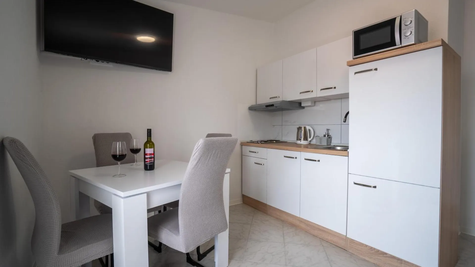 Apartments Najam Skundric Vir