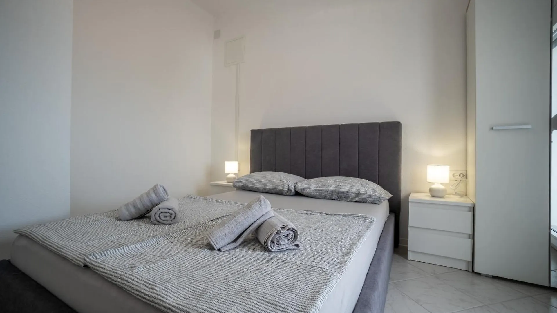 Apartments Najam Skundric Vir